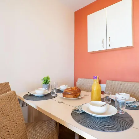 L'esquinade - H4 233 By Interhome Saint-Raphaël