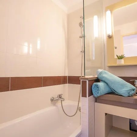 Appartement L'esquinade - H4 233 By Interhome *