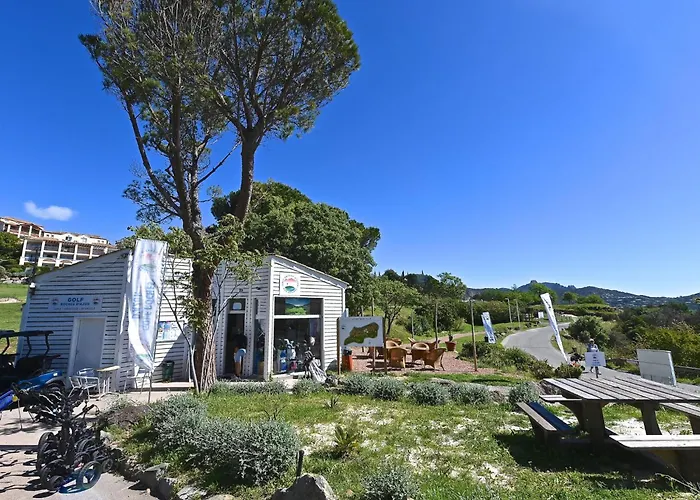 L'esquinade - H4 233 By Interhome Saint-Raphaël